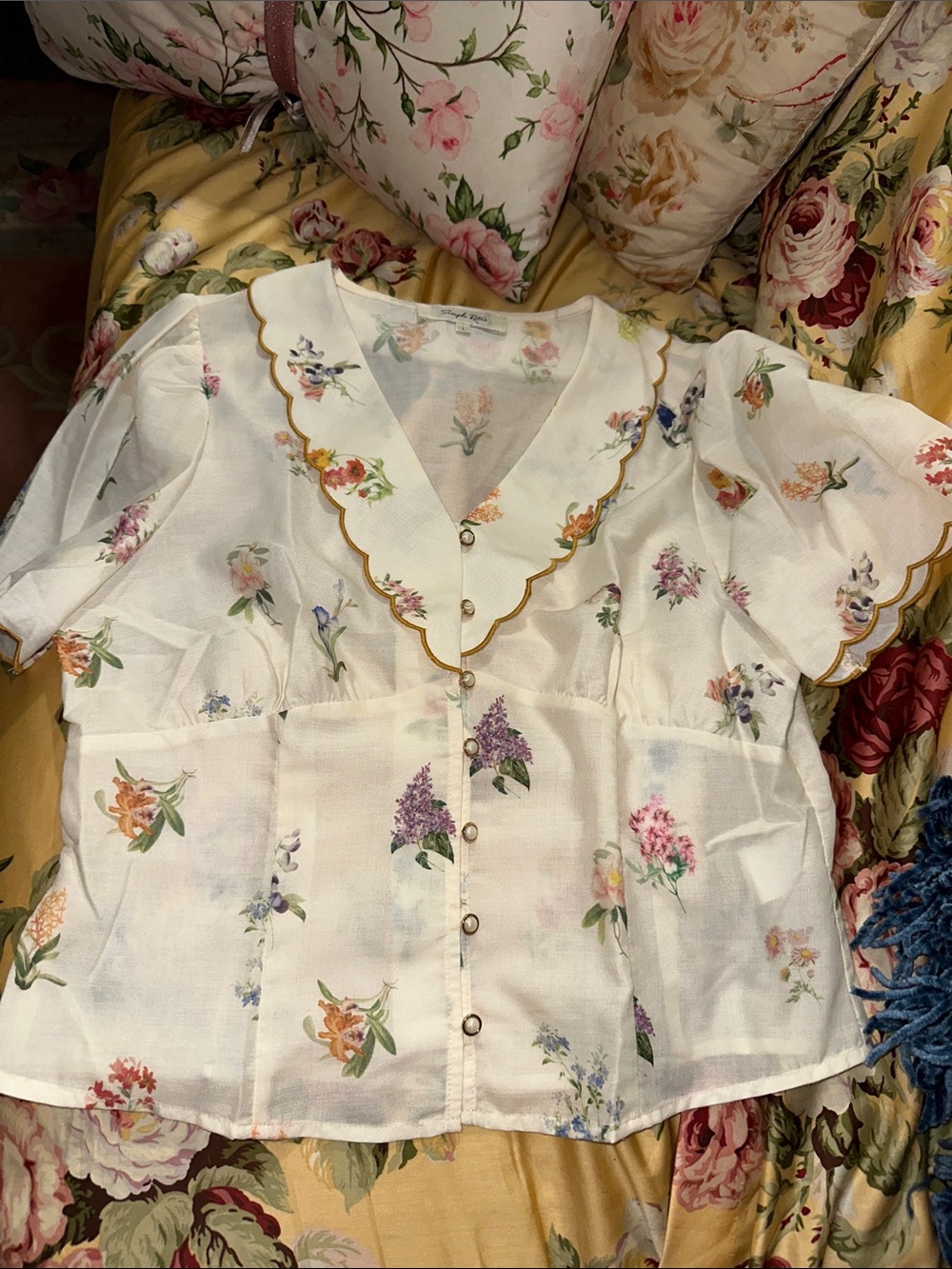 Floral Scalloped-Collar Blouse - White with Gold Trim
